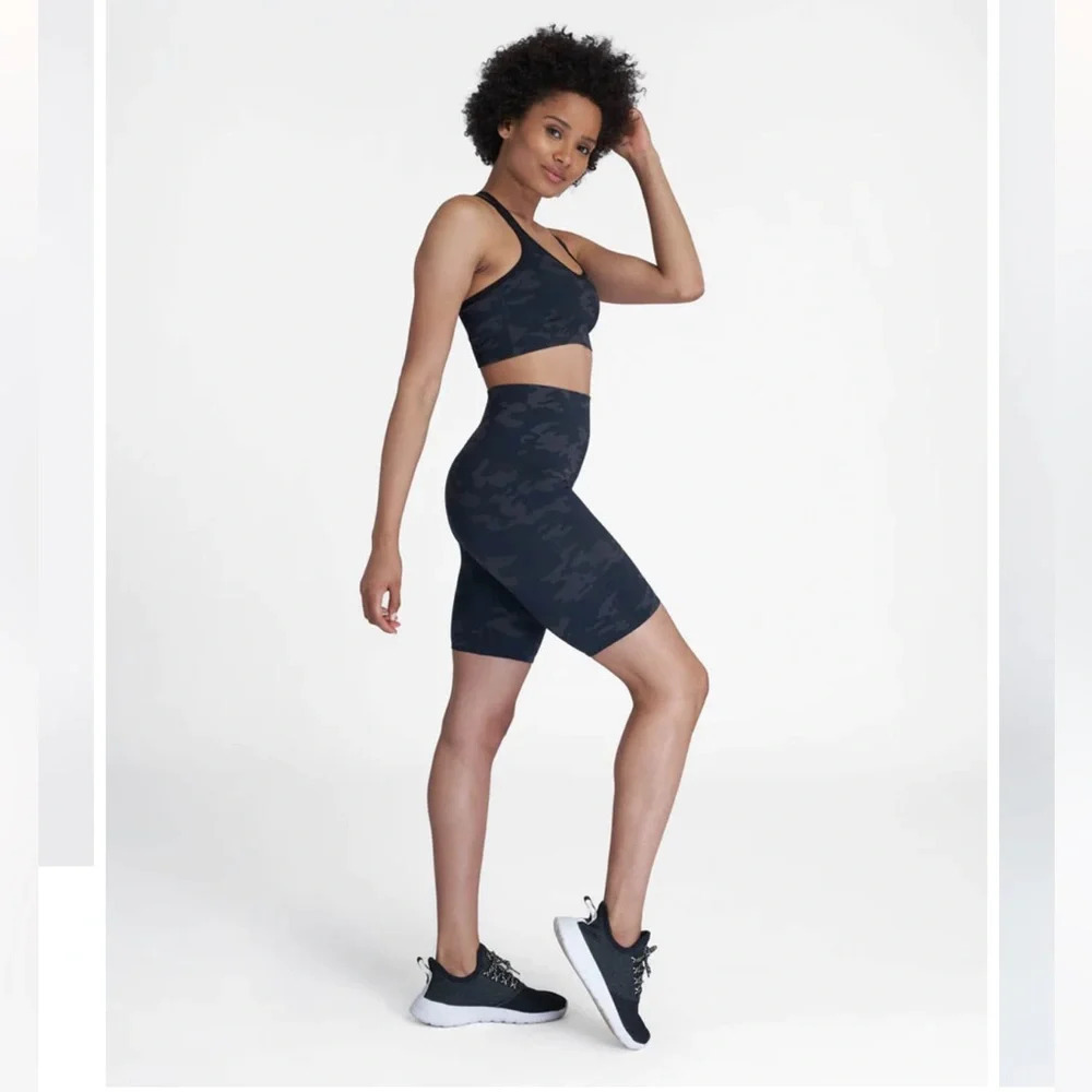 Spanx Look At Me Now Stretch Bike Short Black Camo Size Medium